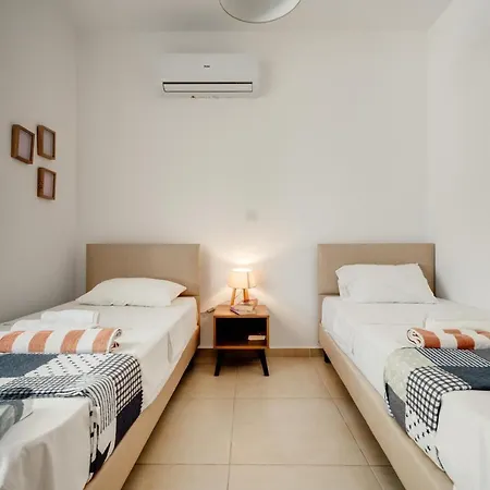 Sunnyvillas: 2br Mythical Apt*swimming Pool*ak04 アパート パラリムニ